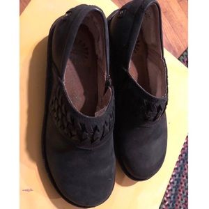 ✨SALE✨Ugg Clogs